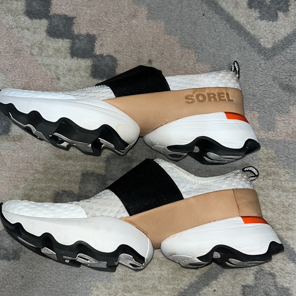 WOMEN'S KINETIC IMPACT STRAP SNEAKER - Picture 11 of 12